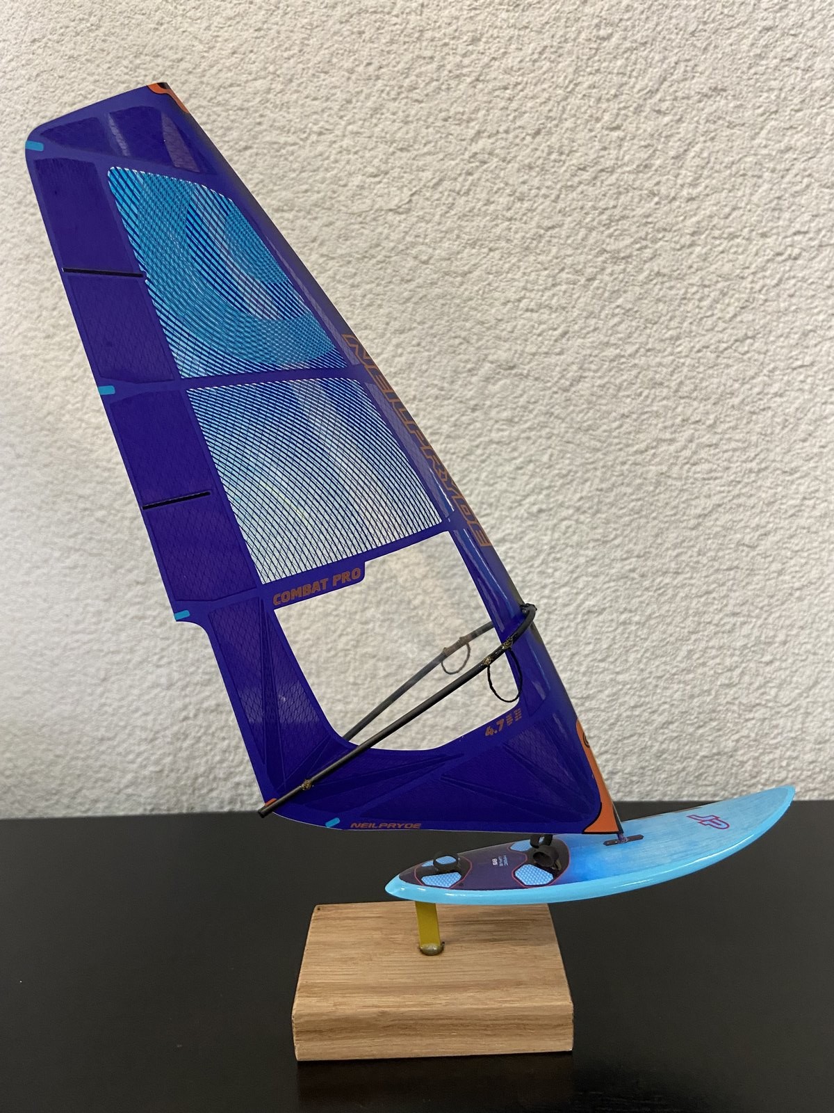 MINIATURE VOILE GAASTRA BLEU ET VERT +PLANCHE TABOU ROUGE