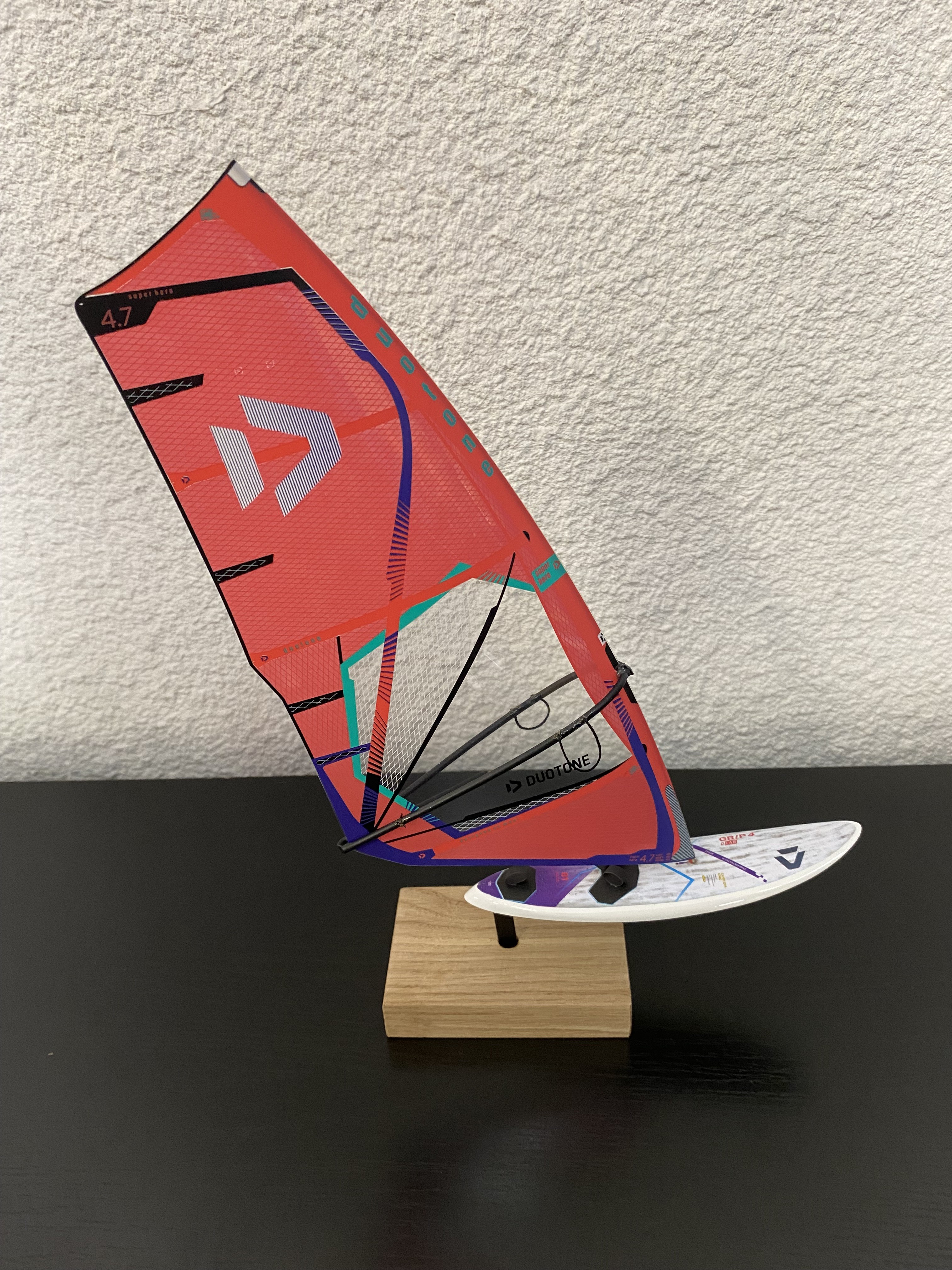 MINIATURE VOILE DUOTONE ROSE ET VIOLETTE +PLANCHE DUOTONE BLANCHE ET VIOLETTE