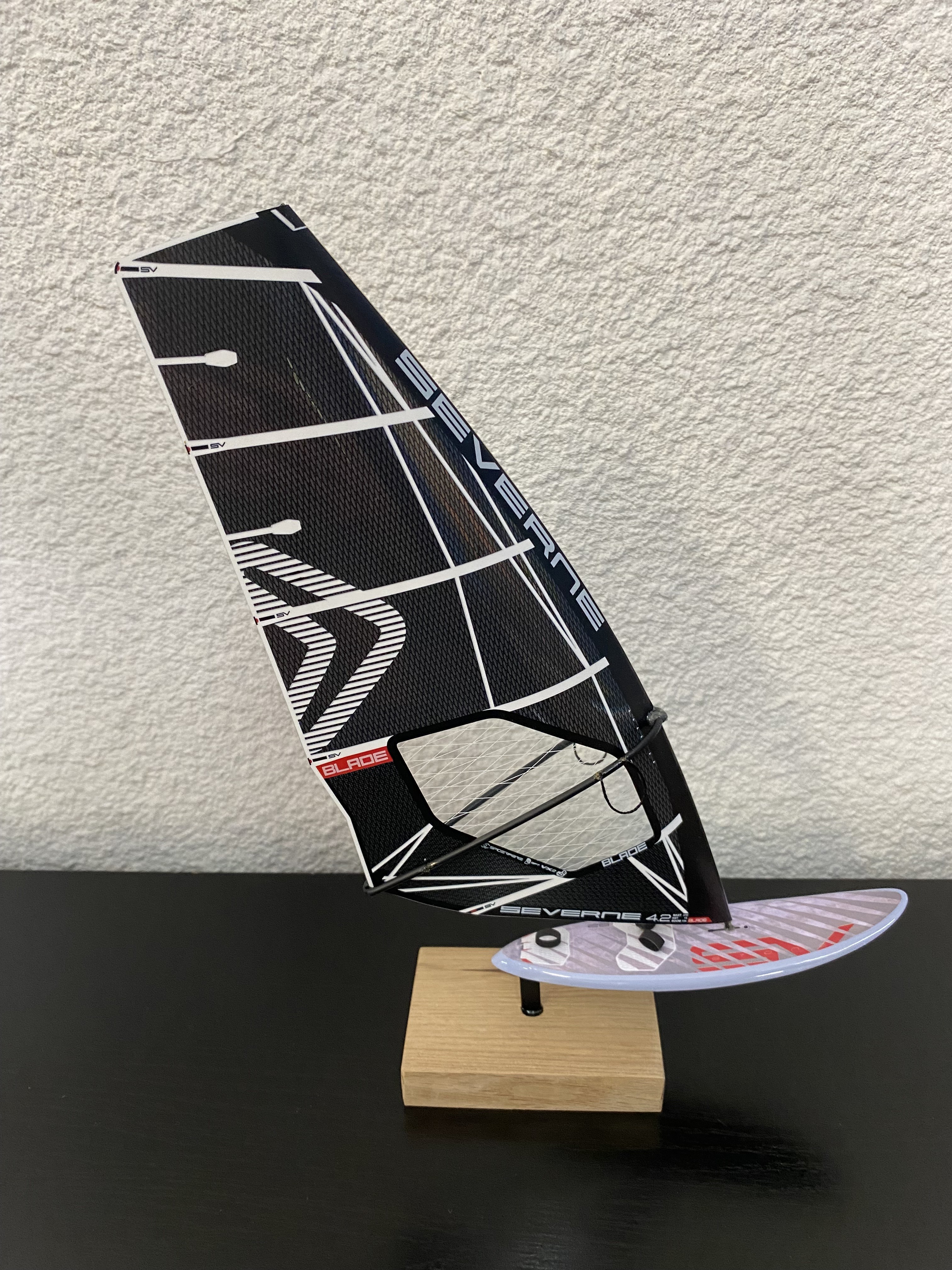 MINIATURE VOILE SEVERNE BLADE NOIRE+PLANCHE SEVERNE GRIS/ROUGE